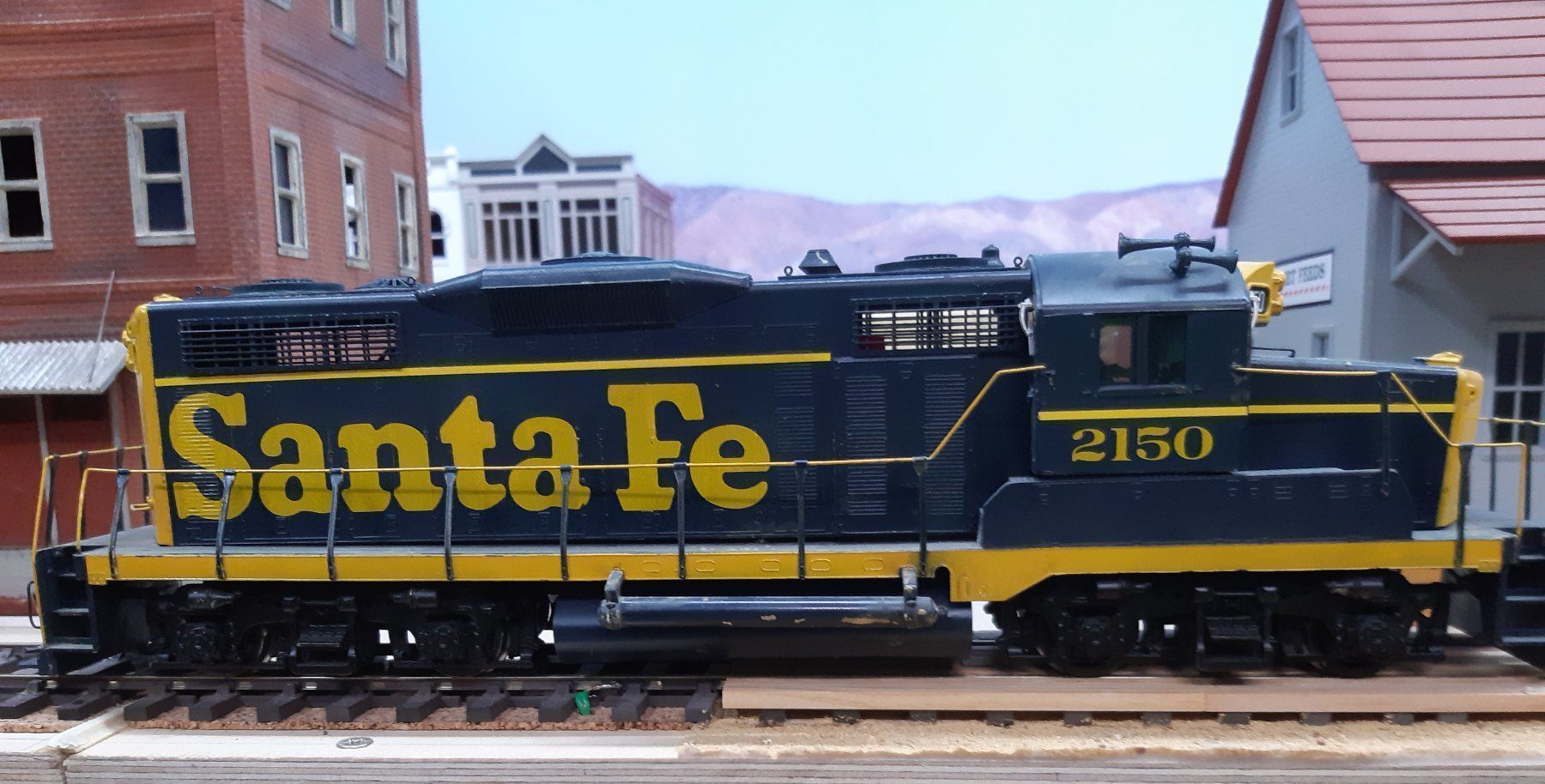 Modelleisenbahnen: Santa Fe 2150 GP20 brass Kadee 2-rail – Gebraucht aus Tafers von Fbrh 2