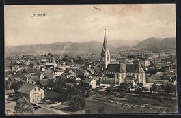 Laufen, Ortsansicht mit Kirche und Bergp