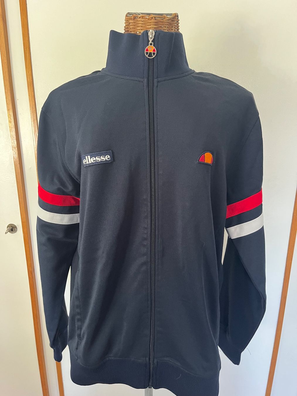 Ellesse Giacche: Ellesse Roma Trainerjäckli Gr. M – Usato da Utzenstorf venduto da Ismaele