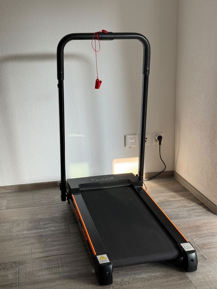Vélos d'appartement: Treadmill black orange good condition – D'occasion à Emmetten par CSII