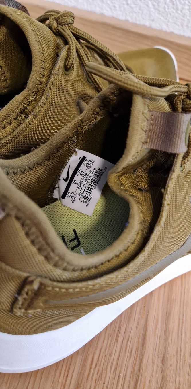 Nike Scarpe da donna: Nike Roshe One olivgrün 40 – Usato da Zürich venduto da c.line89 2