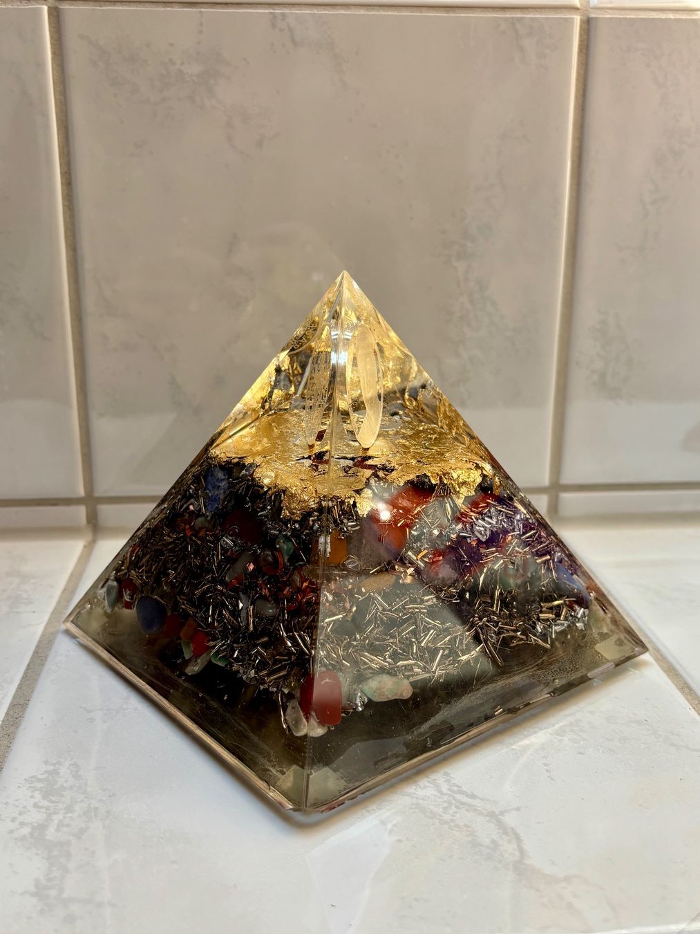 Minerali & Pietre curative: Sananda_Limitierte Heil- u. Strahlenschutzpyramide – Usato da Sugiez venduto da Top_Second 2
