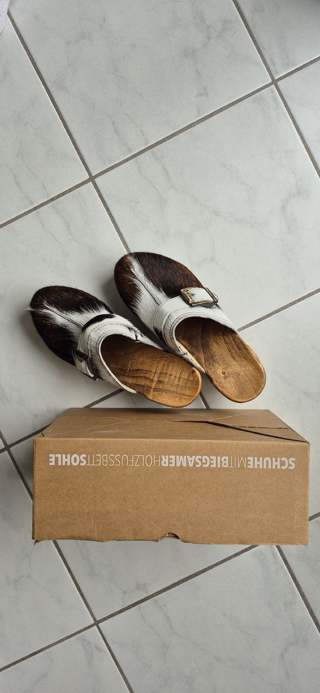Herrenschuhe: Woody Clogs, Gr. 42, mit Kuhfell, neu – Neu und originalverpackt aus Oetwil am See von jarra01 5