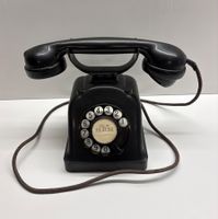 Altes Telefon mit Wählscheibe schwarz gebraucht