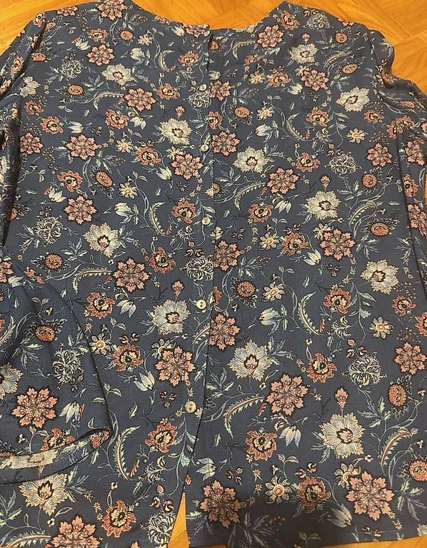 Esprit Tops: Blouse Esprit fleurie taille S 100% viscose – Neuf (Voir description) à Lausanne par loi_8msc 4