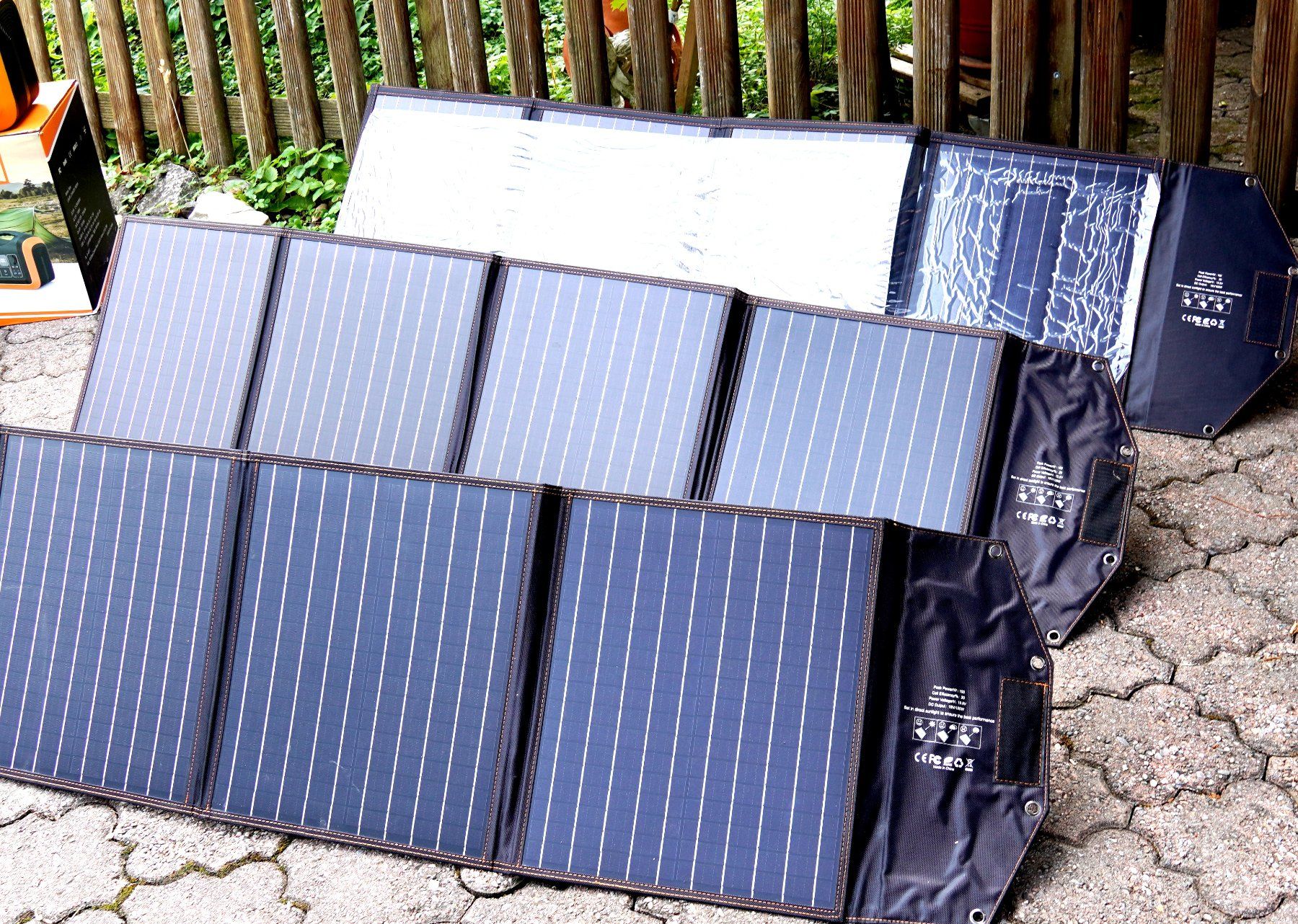 Solargeräte und Solarprodukte: Tragbare Powerstation 1200 Watt mit 3 Sonnenpanel – Gebraucht aus Baar von 2cvbaar 4