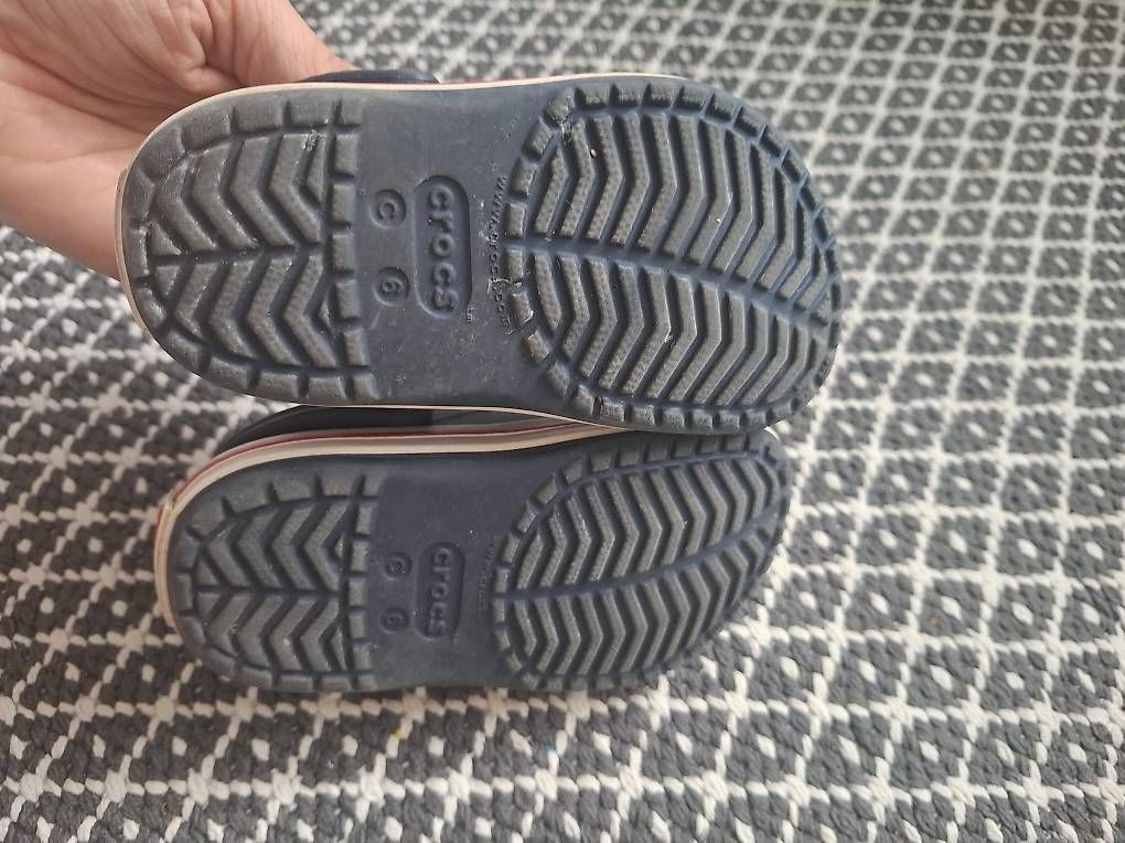 Crocs Chaussures garçon: Crocs Gr C6 (EU 22-23) – D'occasion à Basel par Madi60 1
