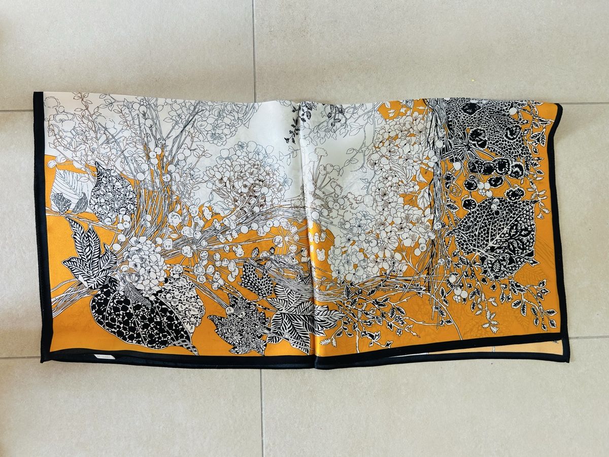 Foulard & Sciarpe: Foulard carré en soie – Nuovo e nell'imballaggio originale da Founex venduto da etswang 1