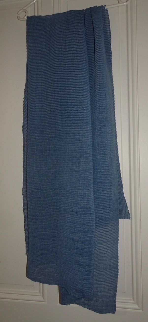 Foulard & Sciarpe: Écharpe bleue plissée – Usato da Châtelaine venduto da fil_7lqg 1