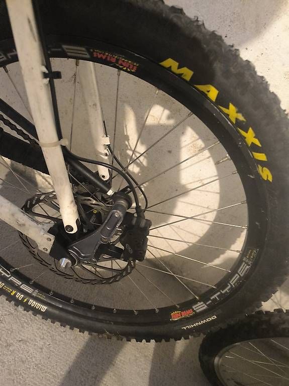 Kona Biciclette: Vélo DH Kona Stinky 2008 – Usato da Ecublens VD venduto da mor_lqc5 1