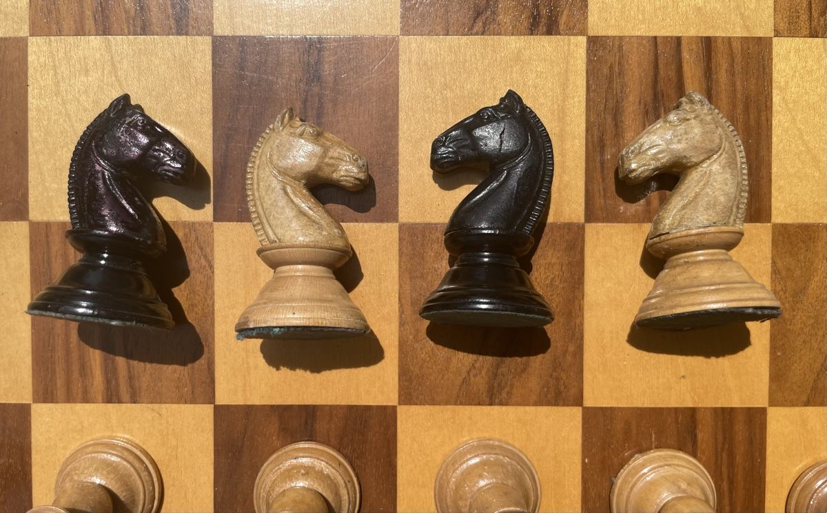 Giochi: Pièces d’échecs Lardy doublement pondérées  – Usato da Biel/Bienne venduto da Galaq 4