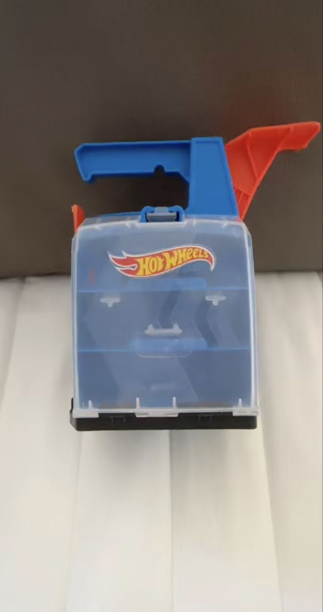 Hot Wheels Modellini d'auto: Hot Wheels carrying case blue red used – Usato da Büren an der Aare venduto da bradlee512
