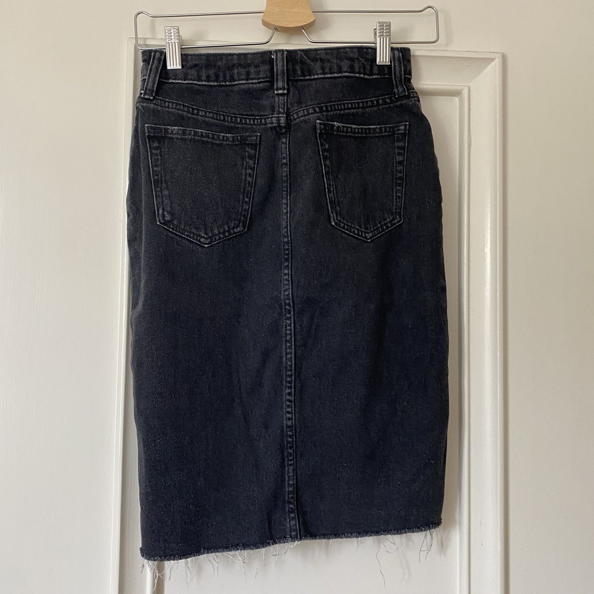 H&M Gonne: Schwarzer Jeansrock – Usato da Luzern venduto da champagnelaury 1