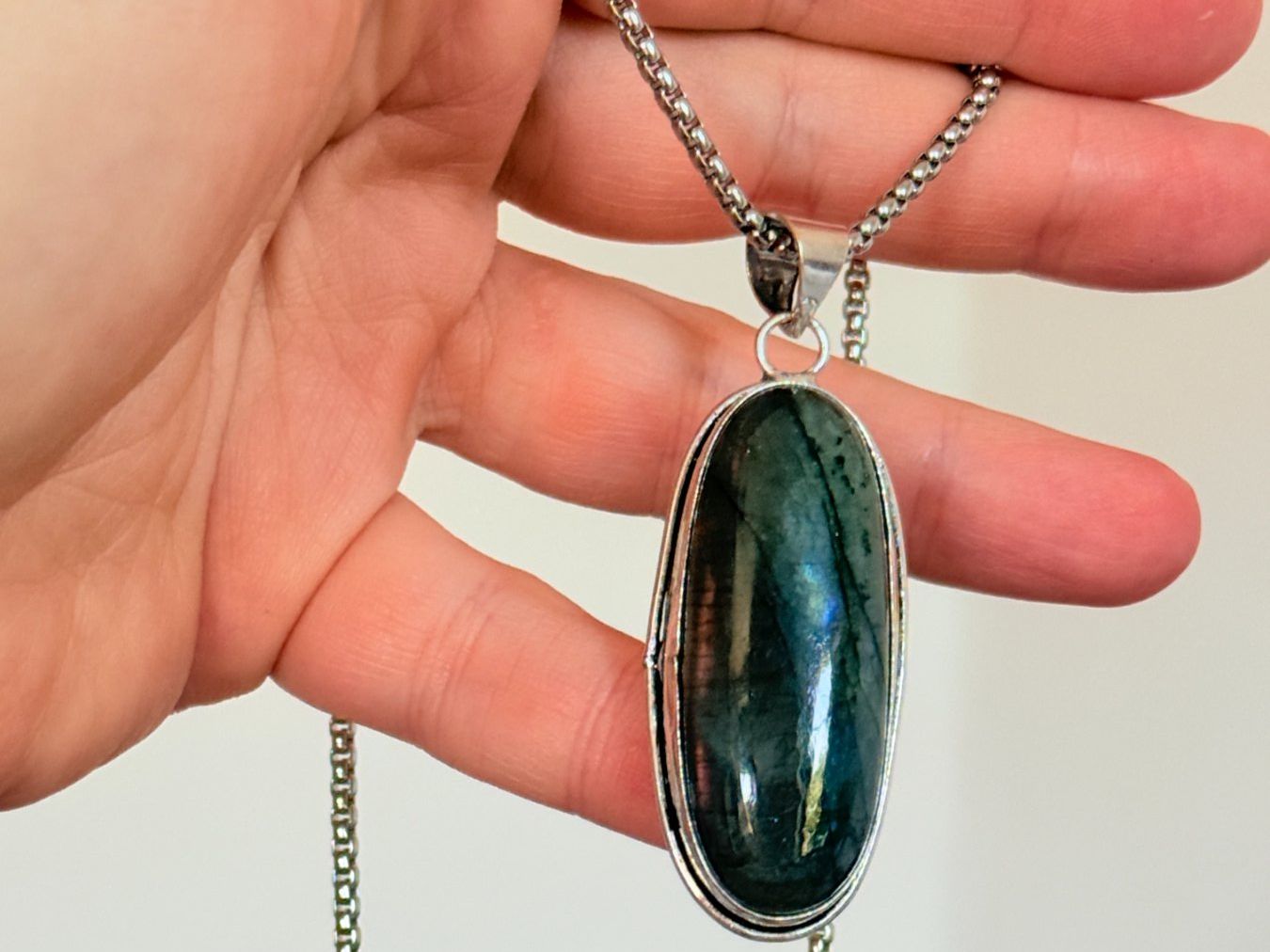 Ketten: Collier avec labradorite - Élégant & Naturel! – Neu und originalverpackt aus Genève von AWWA