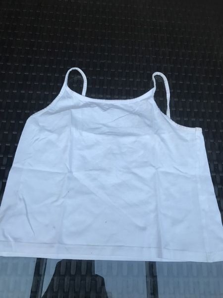 Blusen, T-Shirts & Tops: Mädchen Top weiss 146/152 – Gebraucht aus Bergdietikon von antovale
