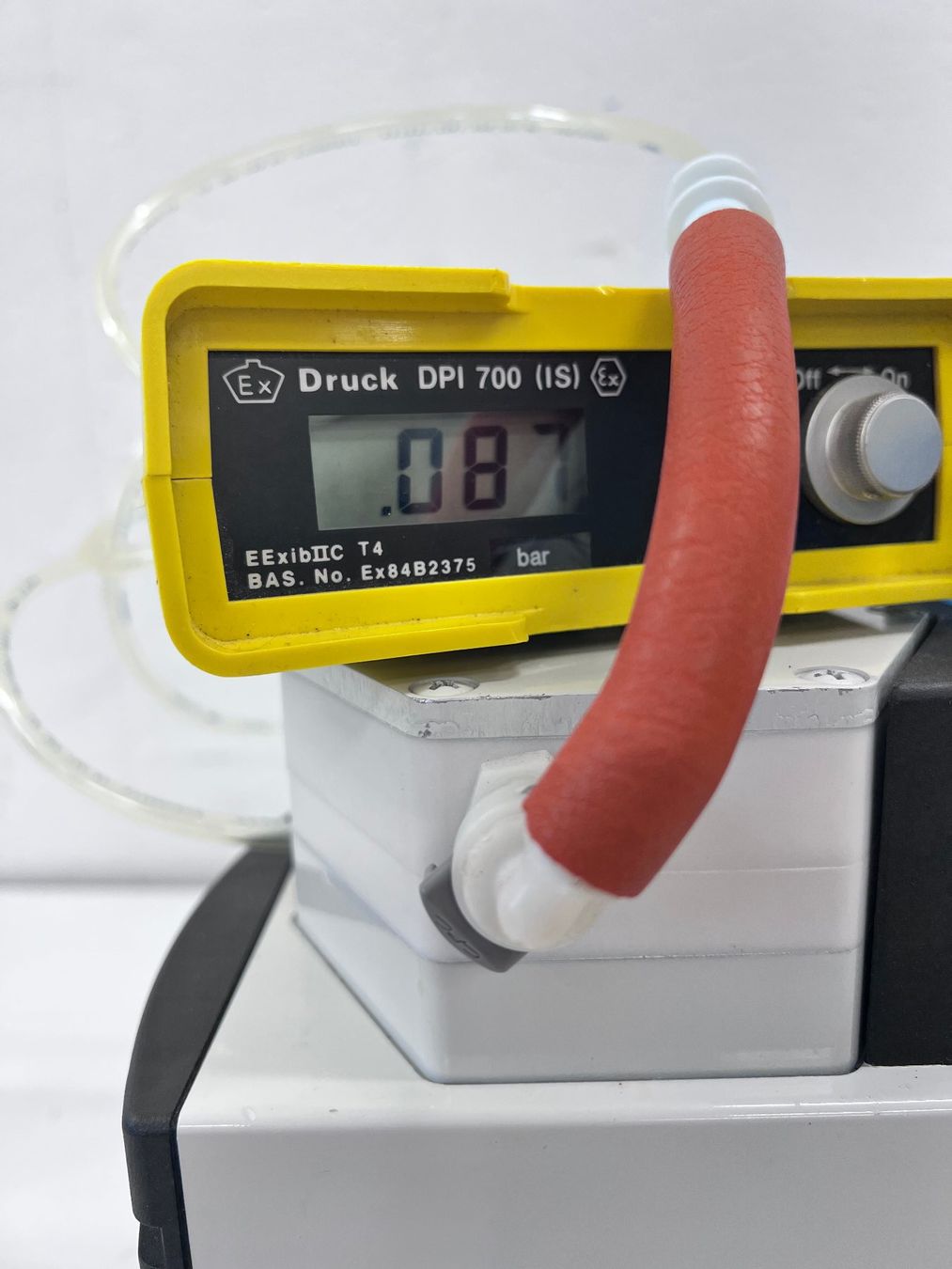 Accessori da laboratorio: KNF Membranvakuumpumpe N840FT.18 – Usato da Niederdorf venduto da LeptonAG_Labor 4