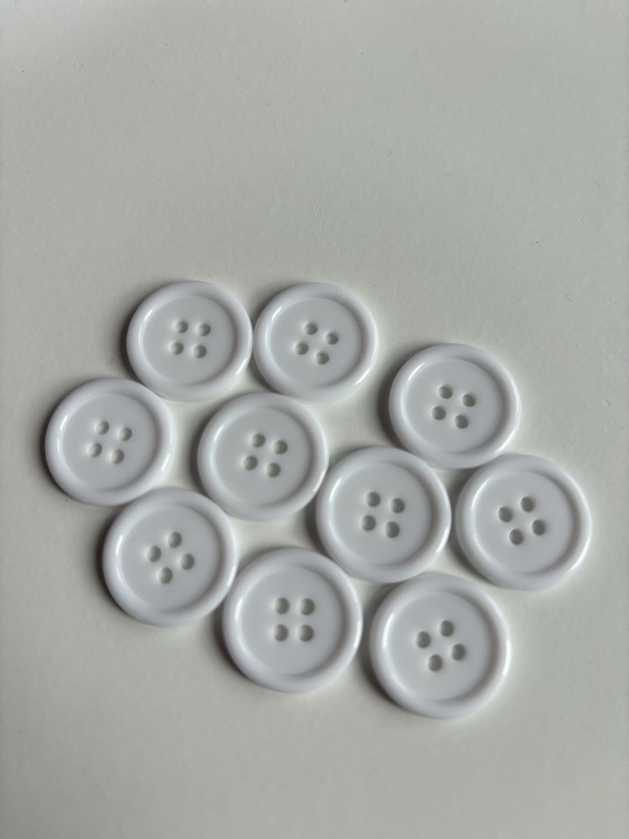 Bottoni: 10x 4 hole Buttons – Nuovo e nell'imballaggio originale da Rüti ZH venduto da lau_5yjf 1