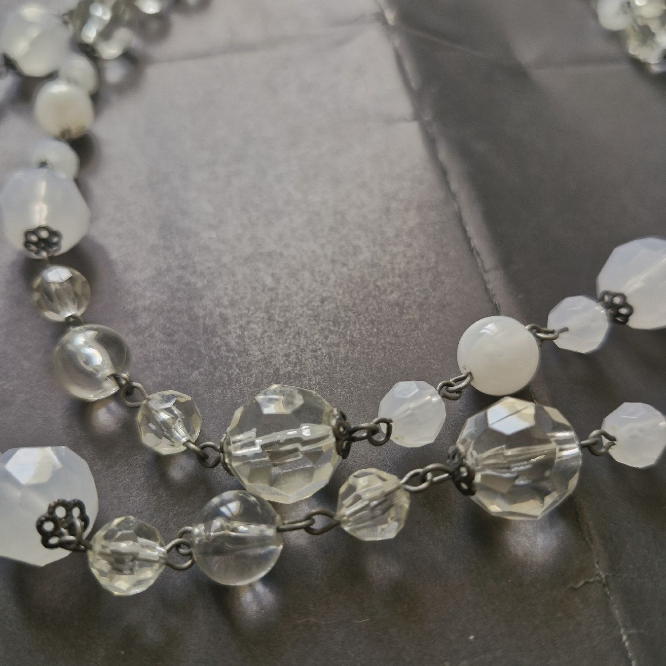 Colliers: Collier blanc et transparent – D'occasion à Neuchâtel par yas_zdb7 1
