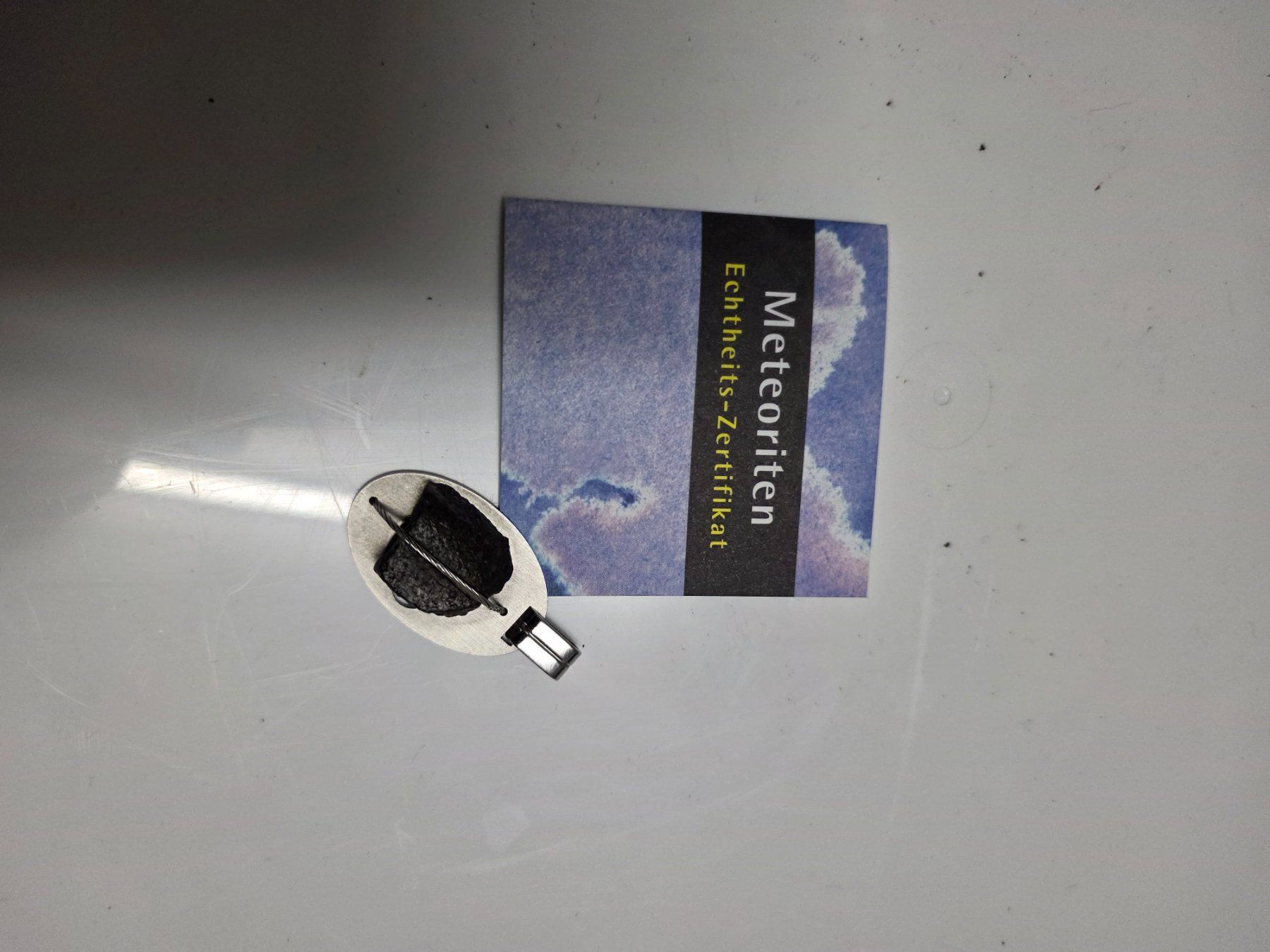 Minerali & Pietre curative: Meteorit Anhänger mit Zertifikat – Usato da Dorf venduto da Echo_Elements 1