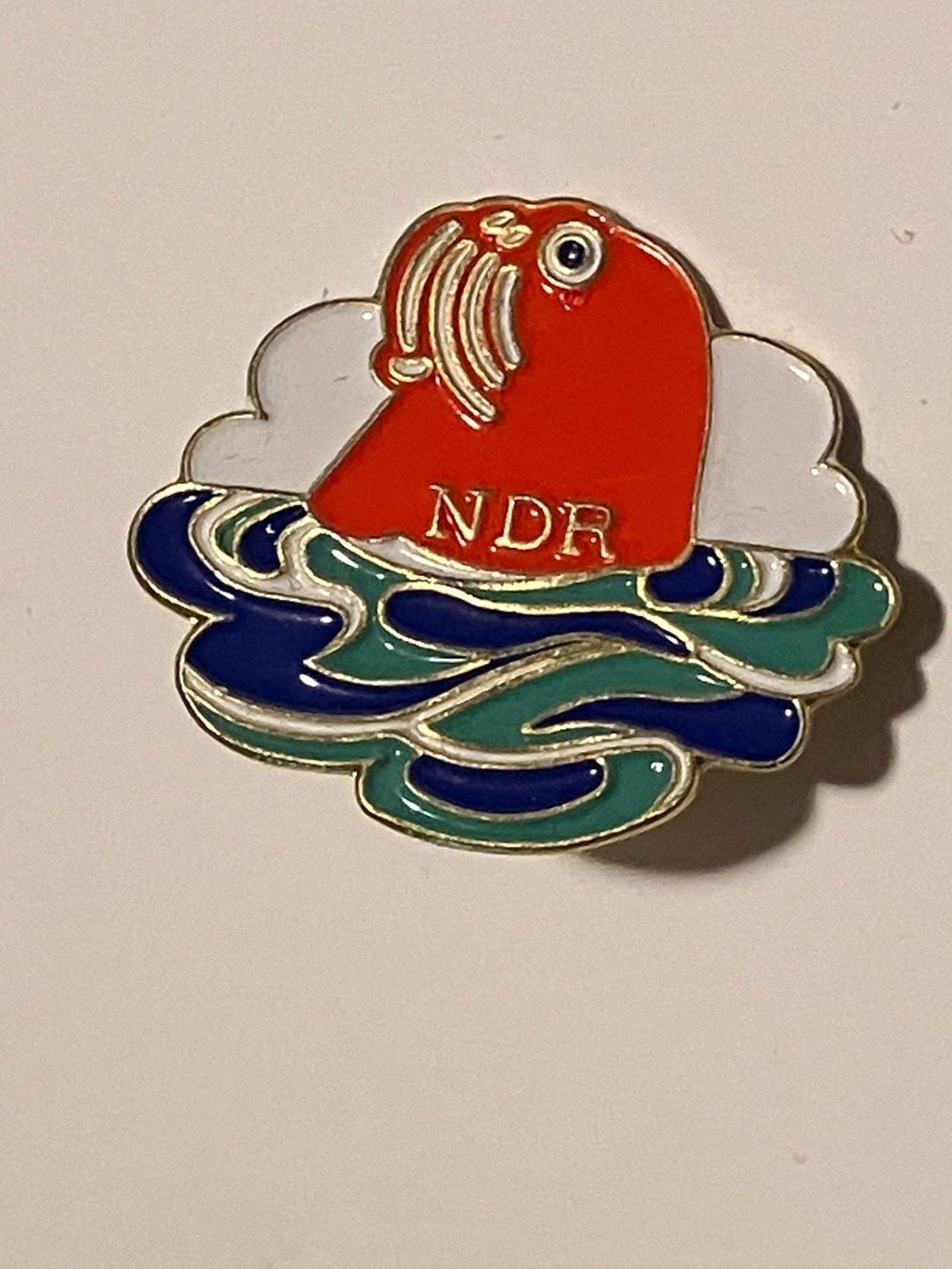 Placchette & Badge: 1 Pin NDR – Usato da Basel venduto da djwwpp