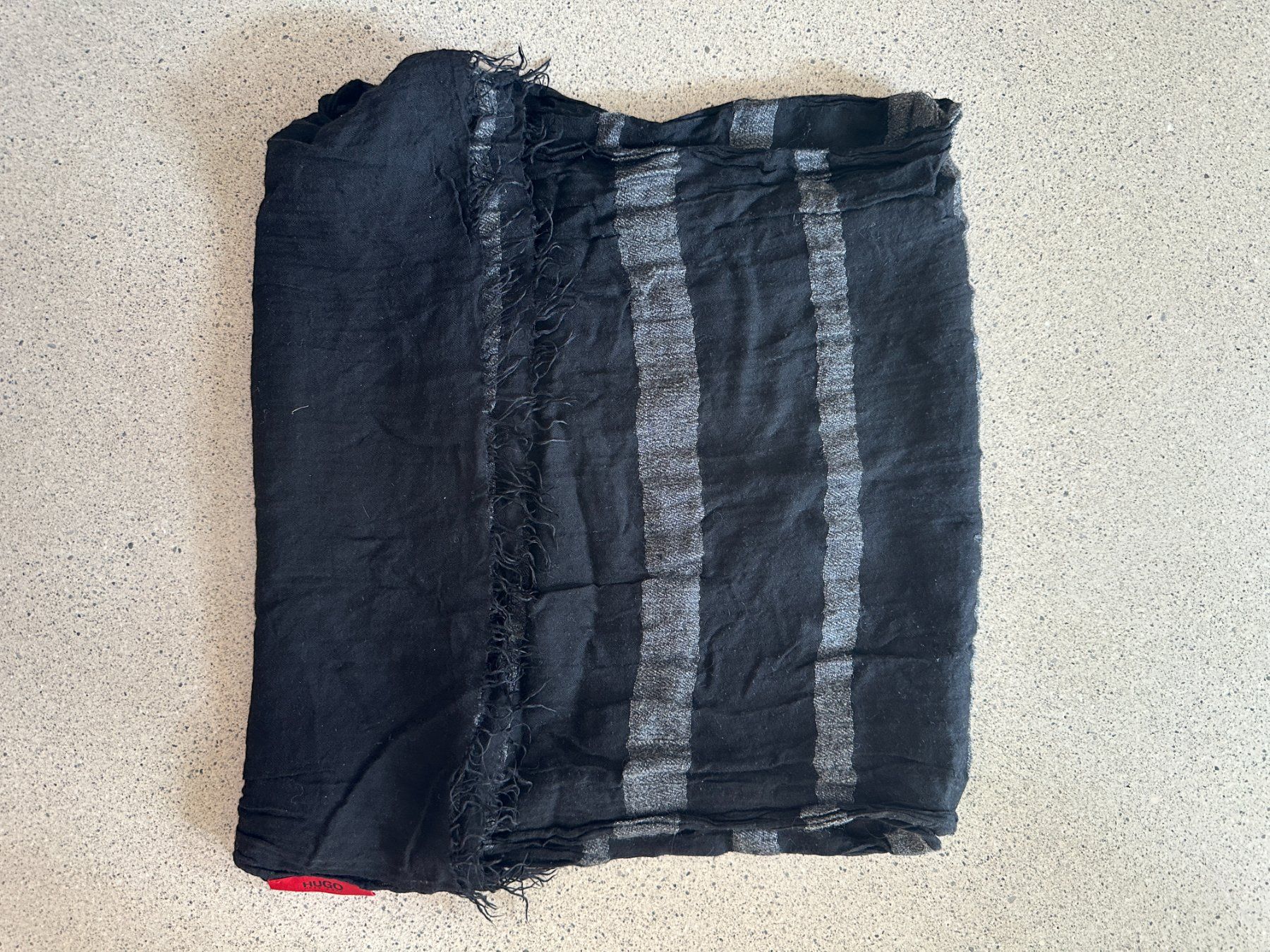 Hugo Boss Foulard & Sciarpe: Schal, HUGO, schwarz, dünn – Usato da Baden venduto da Luk116 2