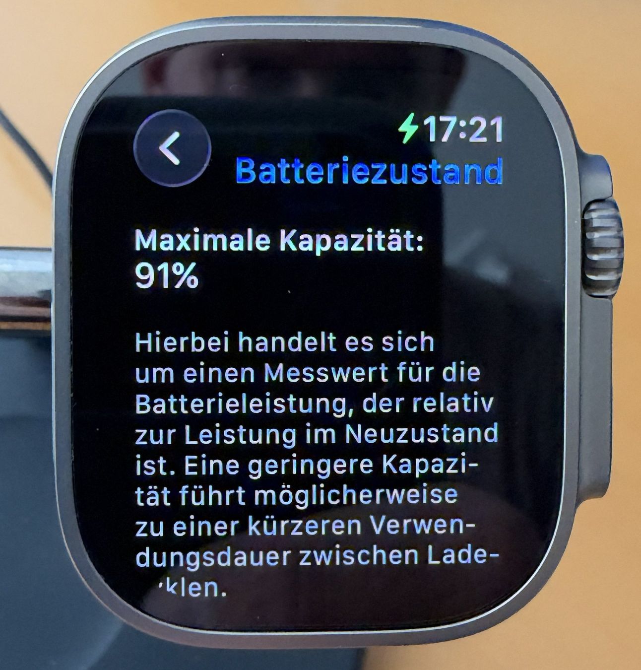 Apple Smartwatch: Apple Watch Ultra  gen 1 mit Trail Loop – Usato da Wettingen venduto da Sephiroth0 5