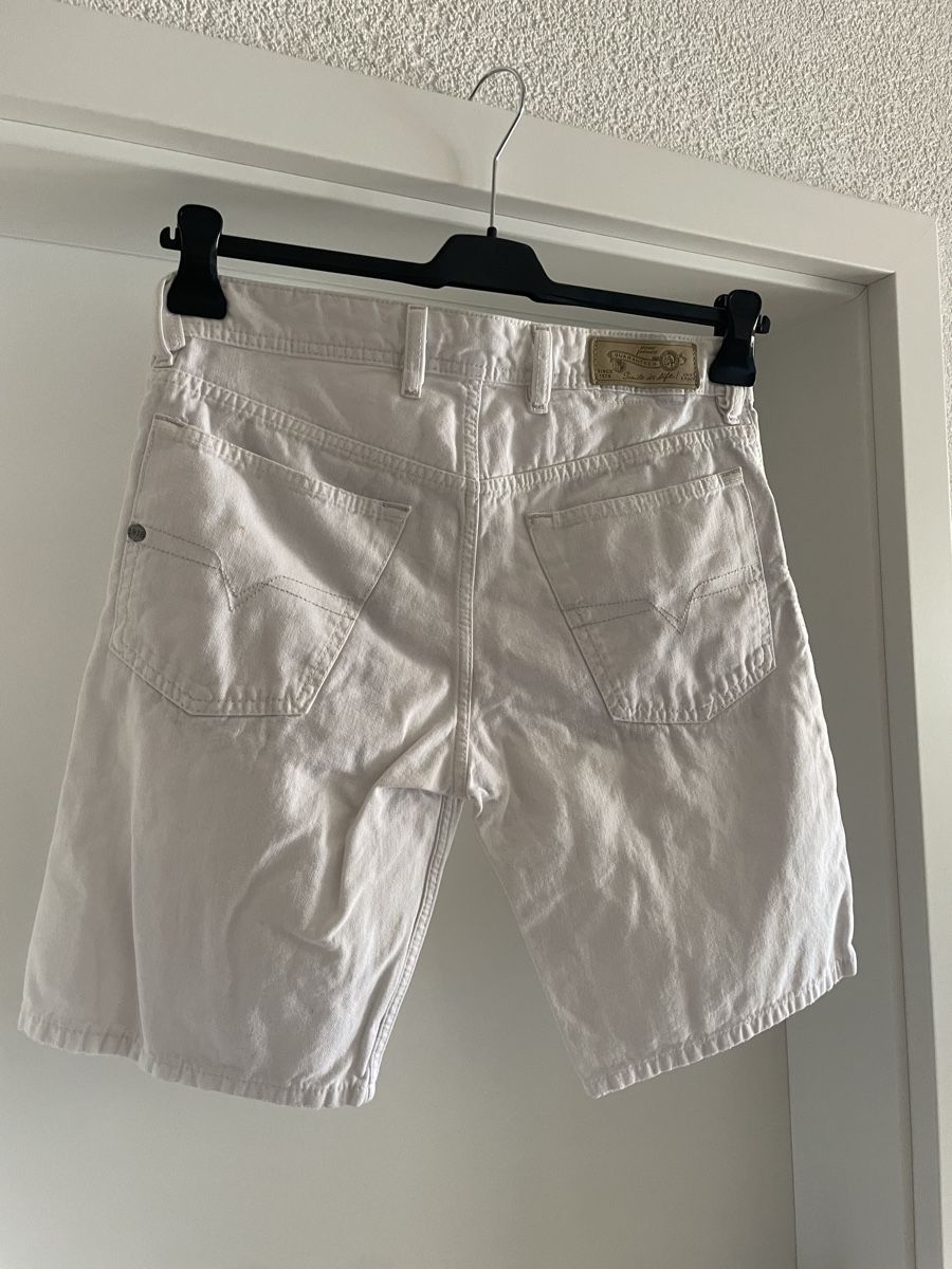 Diesel Pantalons: Shorts Diesel blanc taille 30 – D'occasion à Pâquier-Montbarry par mir_687p 2