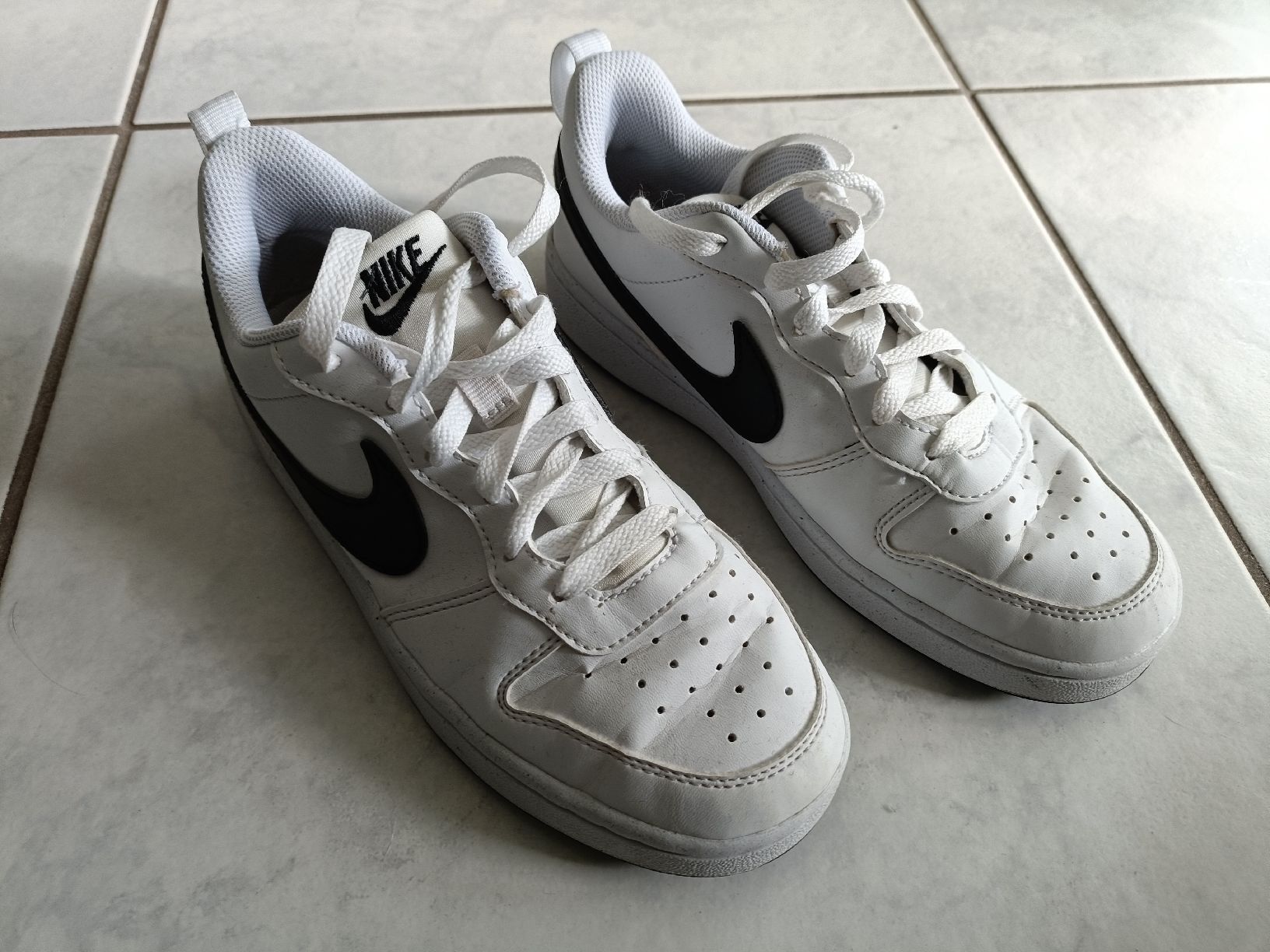 Nike Scarpe per ragazzi: Turnschuhe / Sneaker Nike Gr. 36,5 – Usato da Buchrain venduto da Siro82