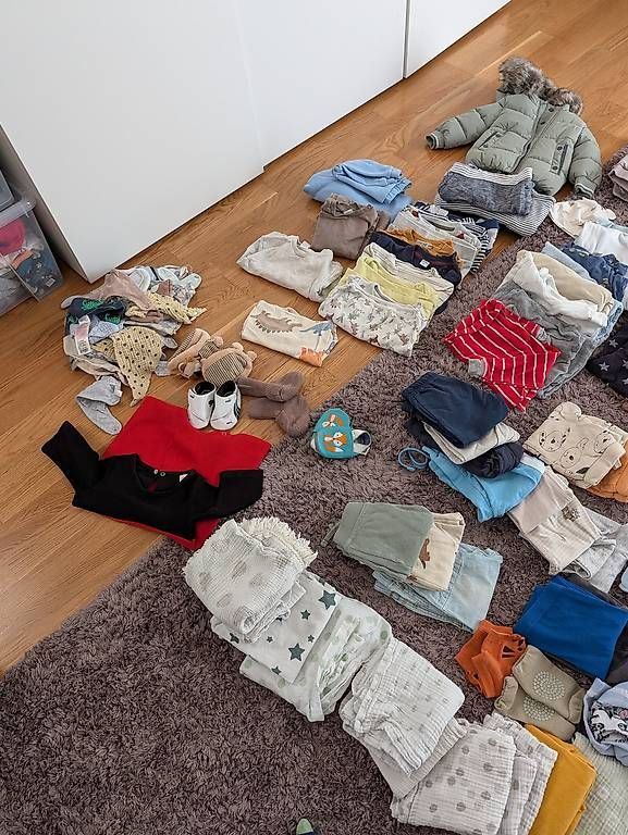 Lotti & Set di vestiti: Grosses Babykleideroacket Winter  – Usato da St. Gallen venduto da Alesha_Shop 1