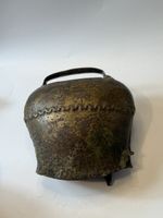Grosse Glocke Alt, 24x24 cm repariert B02