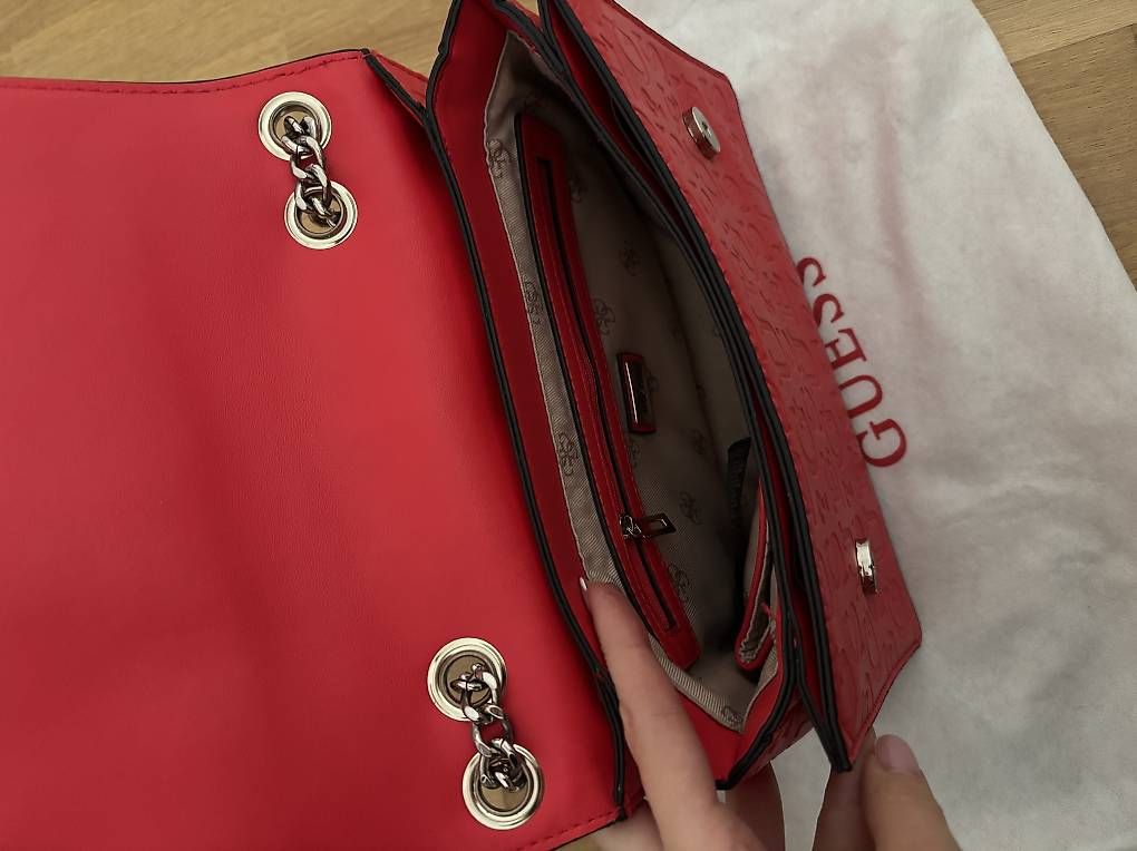 Taschen für Damen: rote GUESS Handtasche – Gebraucht aus Thun von van_jch8 4