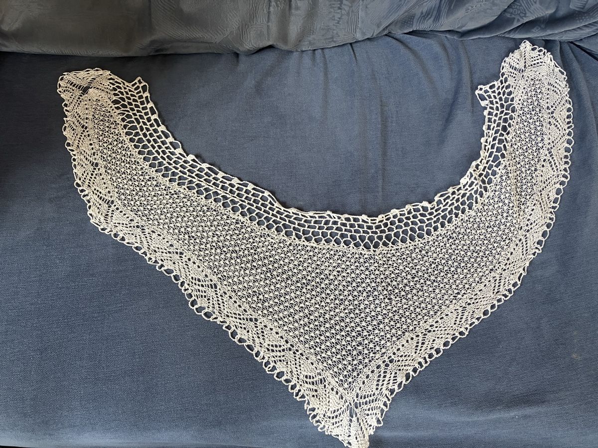 Foulard & Sciarpe: Trachtenbuch – Usato da Benken ZH venduto da Manuela035
