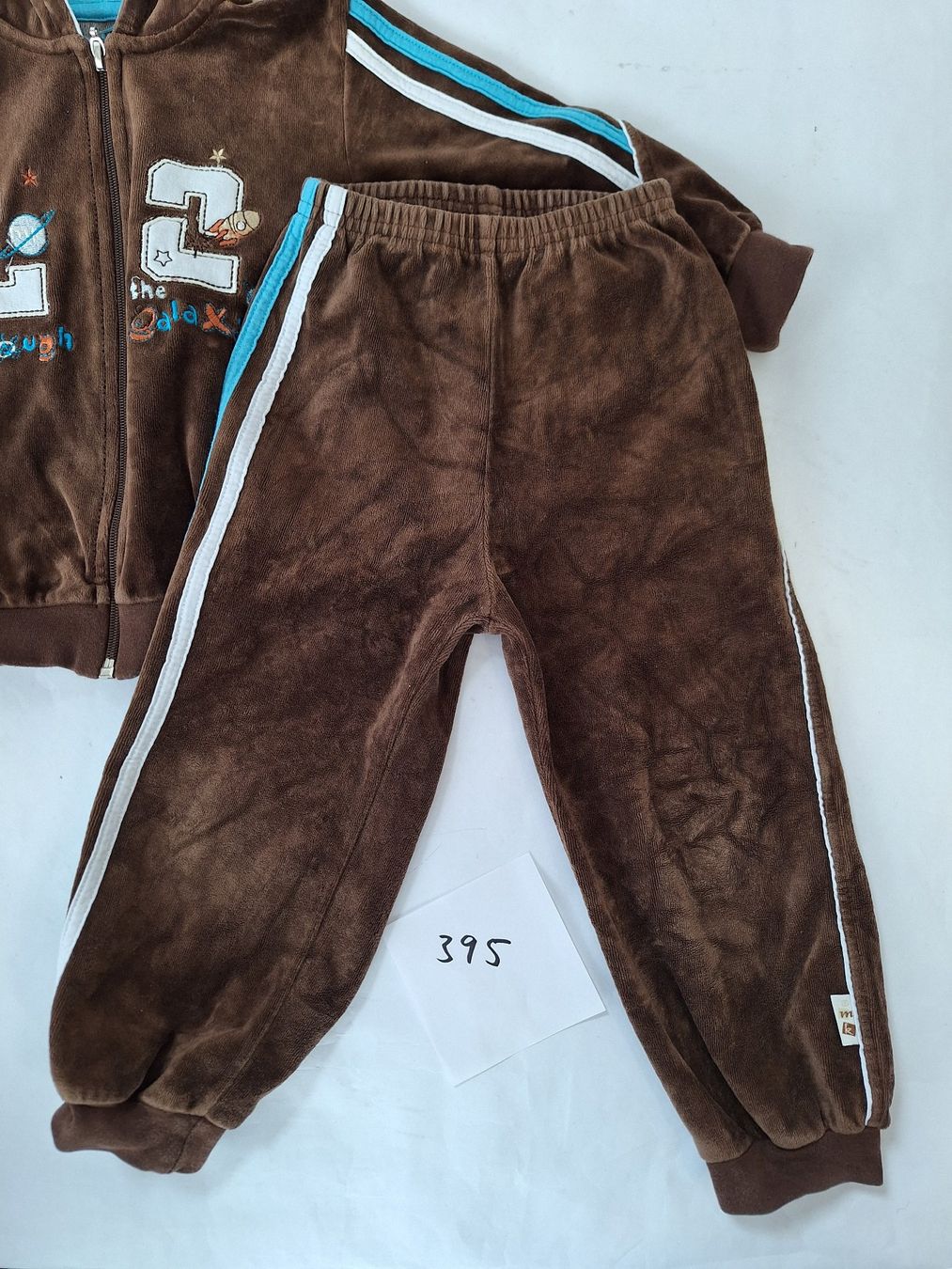 Lotti & Set di vestiti: Trainer Samt Kleinkind 98 – Usato da Chur venduto da copino 1