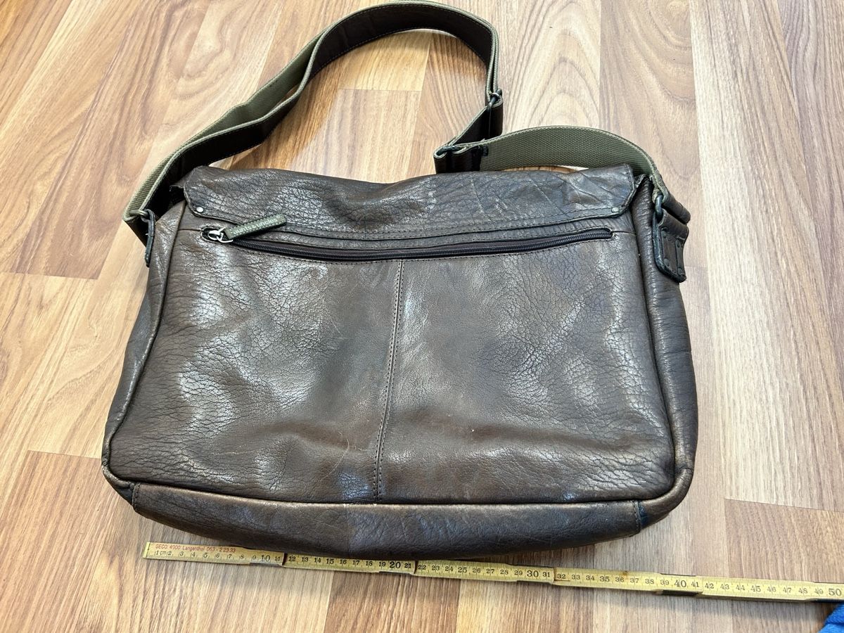 Aunts & Uncles Taschen: Sac messager Aunts&Uncles cuir véritable – Gebraucht aus MARTIGNY von xmi_q5tv 1