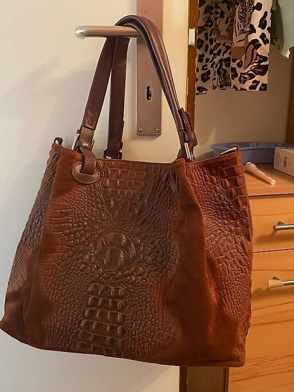Vera Pelle Sacs femmes: Tasche Echtleder – D'occasion à Kloten par Groupie17