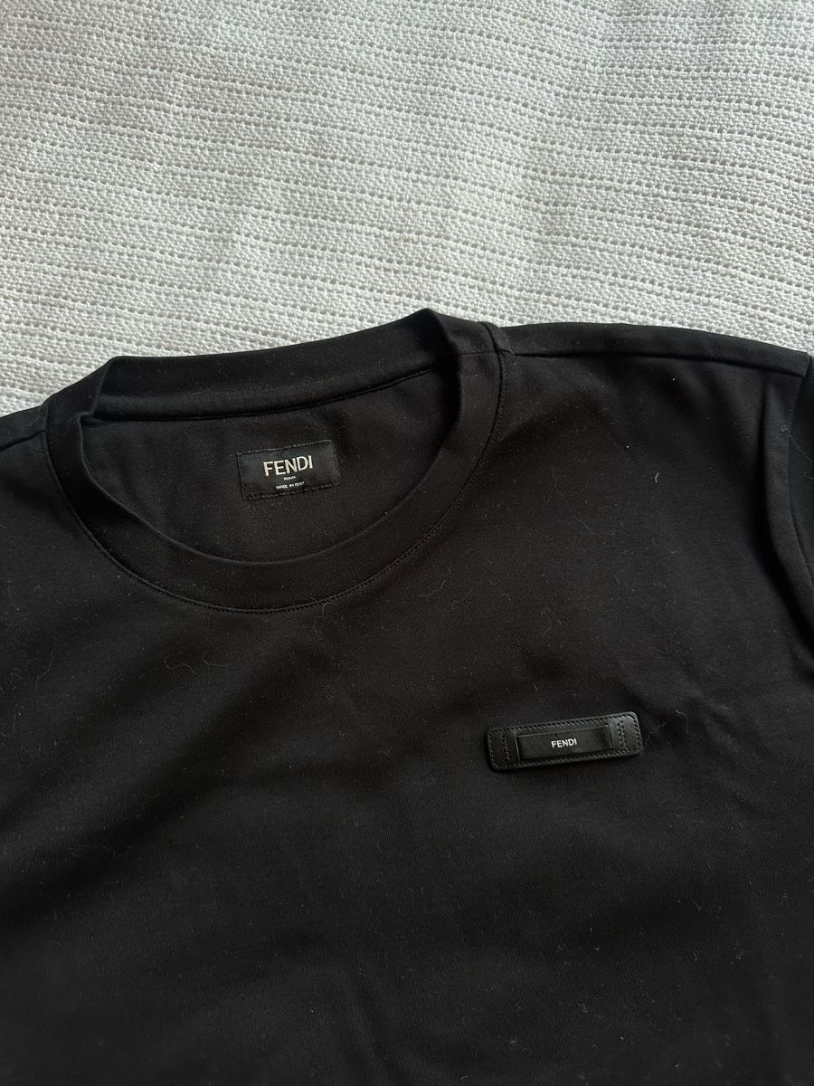 Fendi T-shirt: Fendi T-Shirt – Nuovo (secondo la descrizione) da Vaduz venduto da whitepalmtree