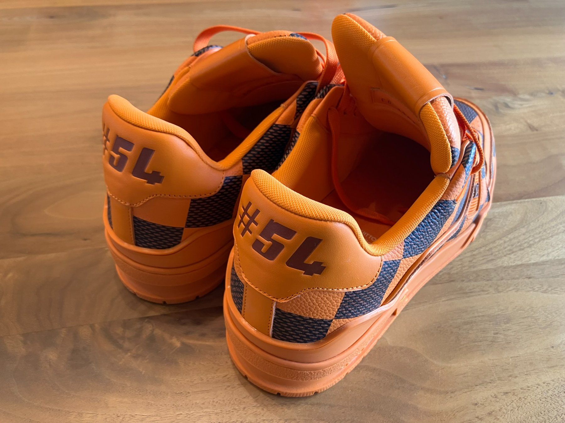 Louis Vuitton Scarpe da uomo: Louis Vuitton Trainer Sneaker orange, Gr. 6 / 40 - 40.5 – Nuovo e nell'imballaggio originale da Zäziwil venduto da Bewy1 1