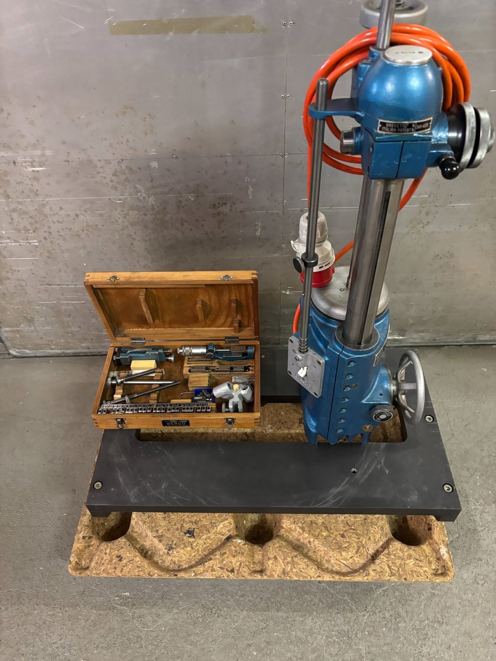 Tutte le macchine: Vertikal Berco Bohrwerk AP 90 – Usato da Möriken AG venduto da mechanic6365
