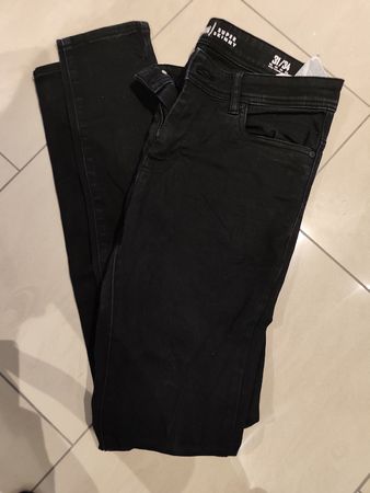 Knabenjeans praktisch neu Gr. 31/34