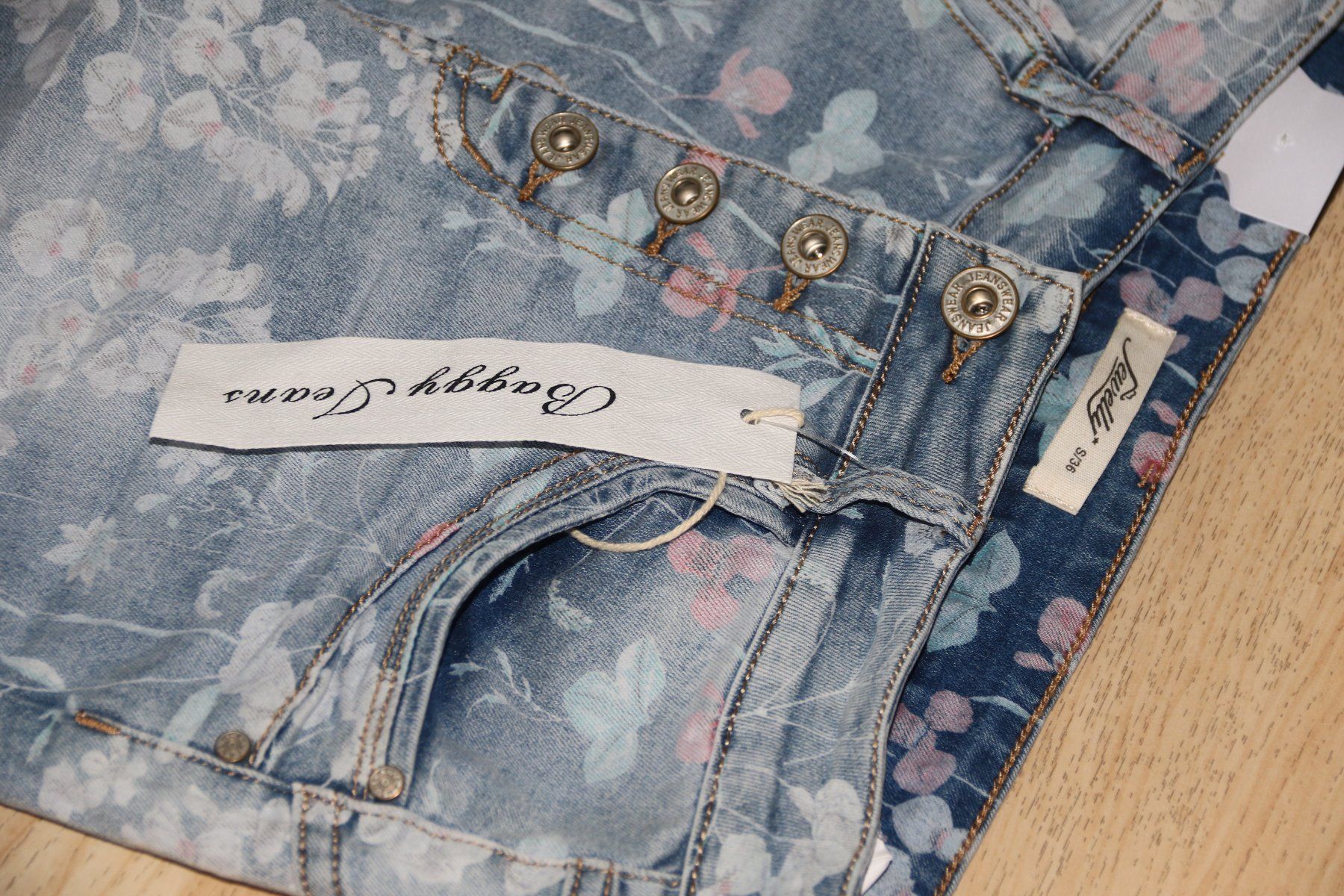 Jeans: Neue sehr lässige Jeans eher Gr.M – Nuovo e nell'imballaggio originale da Oberwil-Lieli venduto da Svetlana28 6