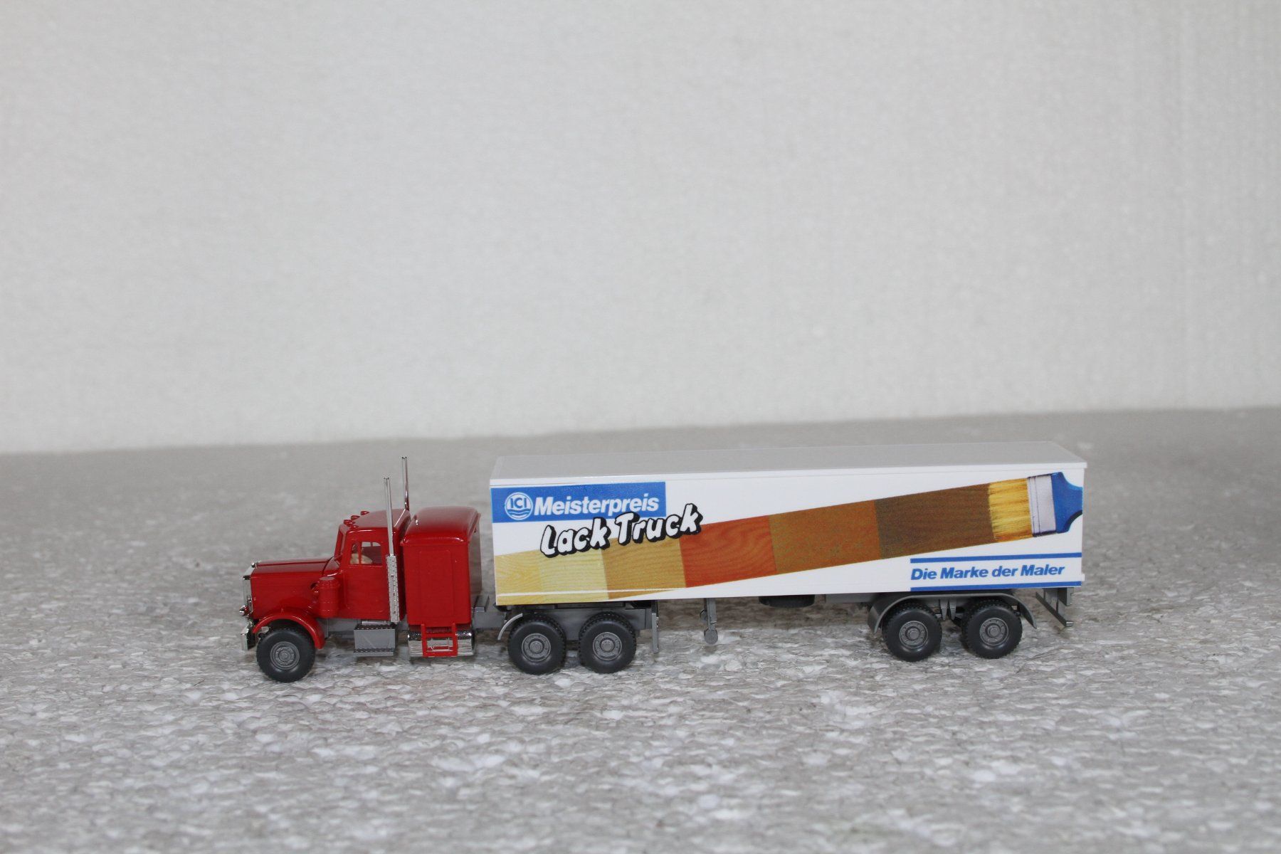 Wiking Modellini d'auto: Wiking Sattelzug Peterbilt mit Chromteilen – Usato da Triesen venduto da gleis8 1