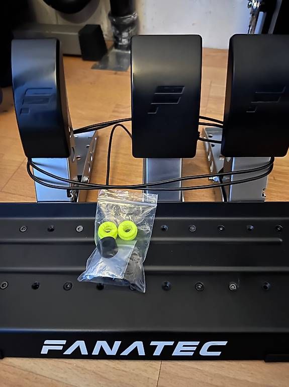 Fanatec Console: Fanatec CSL Elite Pedals V1 Load Cell Bremse + Elastomer-Set – Usato da Pratteln venduto da Dpico