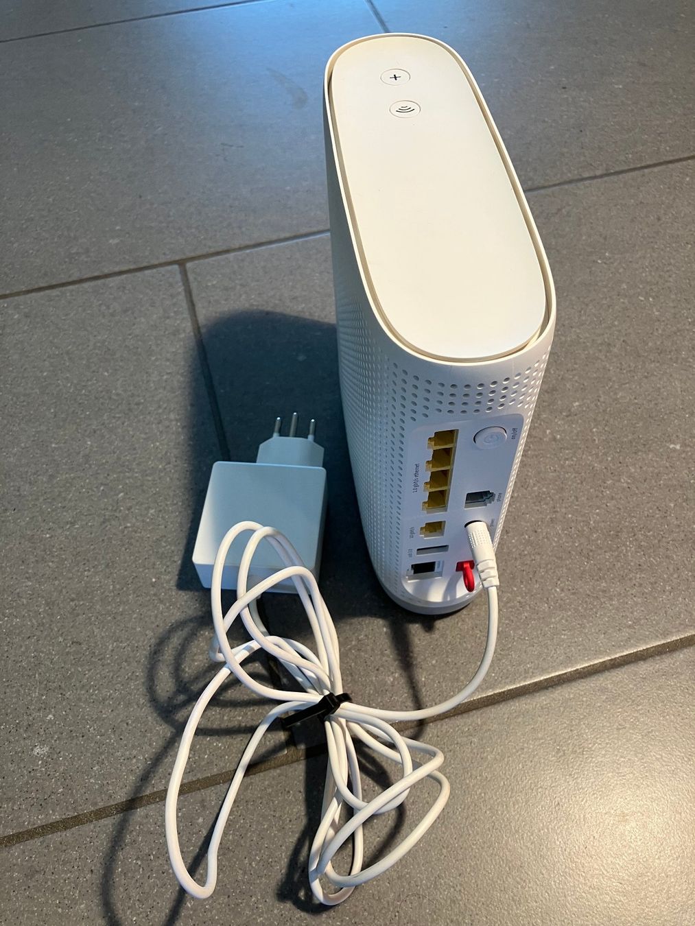 Swisscom Modems & Routeurs: Internet Box 5 Pro designed by Swisscom mit Netzteil – Neuf (Voir description) à Winznau par gugi2009 1