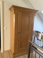 Kiefer Holz Schrank mit Schloss und Schluessel gebraucht
