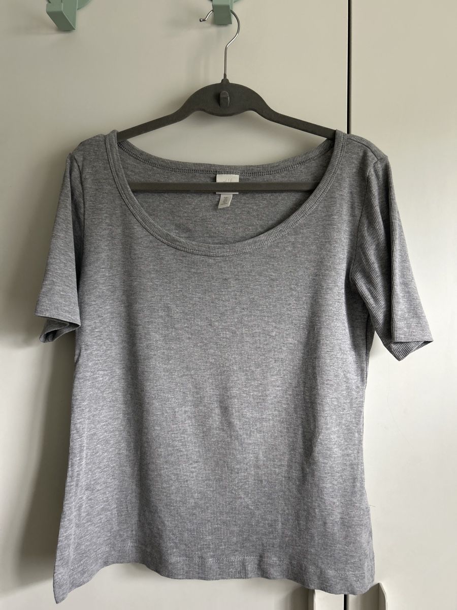 H&M T-shirt: H&M Basic T-Shirt, Grau, Gr. L, 2er Pack – Usato da Riehen venduto da S______ 1