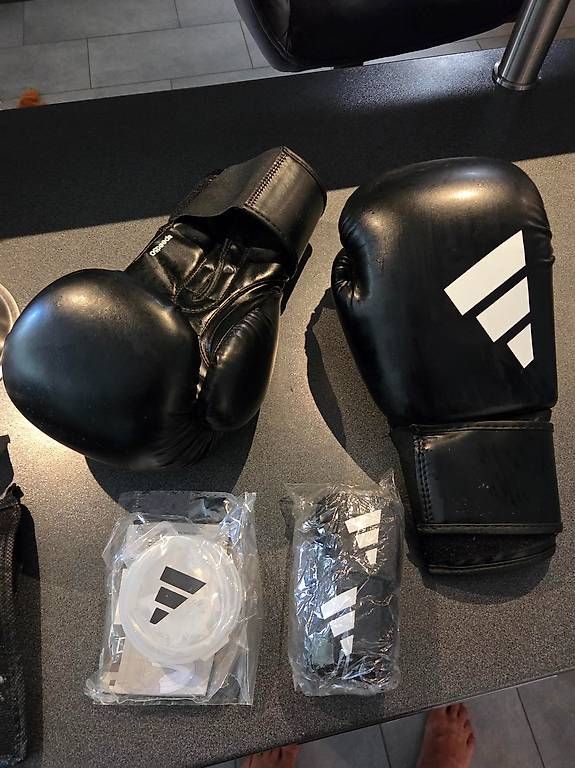Gants & mitaines : Boxhandschuh 14 OZ / NEU  – D'occasion à Schwarzenbach par Raffi440