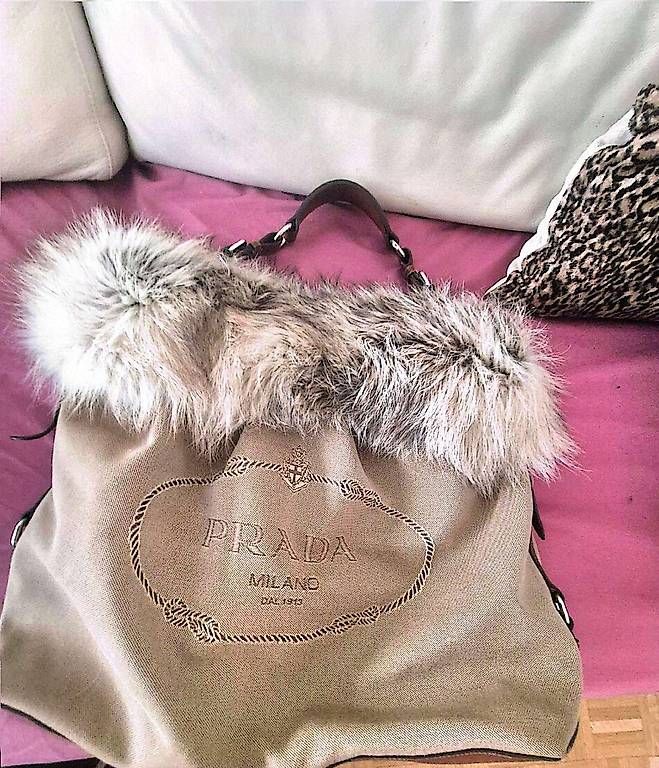 Sacs femmes: Sac Prada toile et fourrure véritable – D'occasion à Genève par ele_v95j