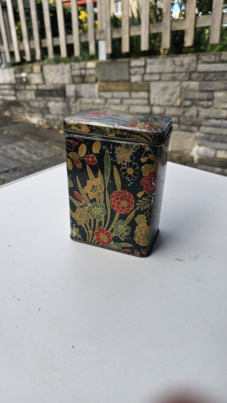 Zuccheriere: Vintage Blechdose mit floralem Muster – Usato da Feldbrunnen venduto da Donnerbutzi