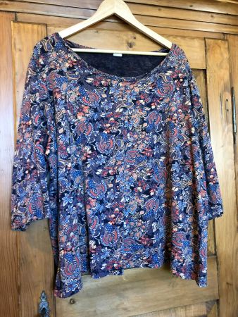 T-Shirt mit Blumenmuster dunkelblau 54