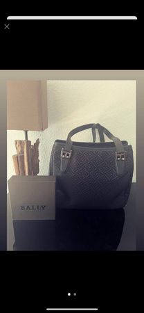 Sac à main Bally d'occasion en parfait état, saison